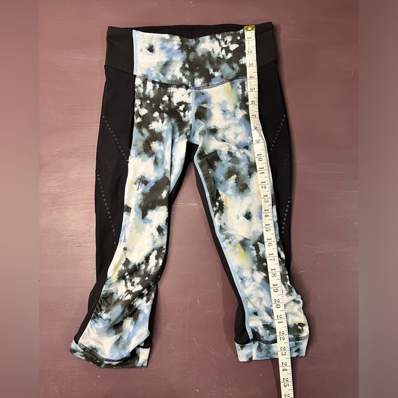 Lululemon Cropped Leggings - Picture 2 of 7